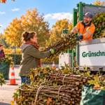 Bürger geben Baum- und Strauchschnitt an einer Grünschnitt-Sammelstelle in Schwerte bei einem Fahrzeug der Entsorgung ab